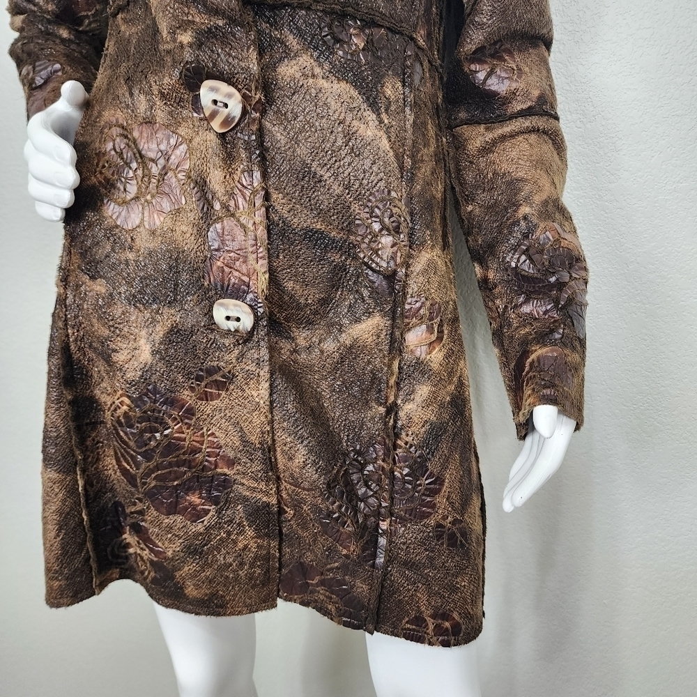 True Grit Mobwife Faux Fur Rose Embossed Coat Size M - Picture 12 of 14